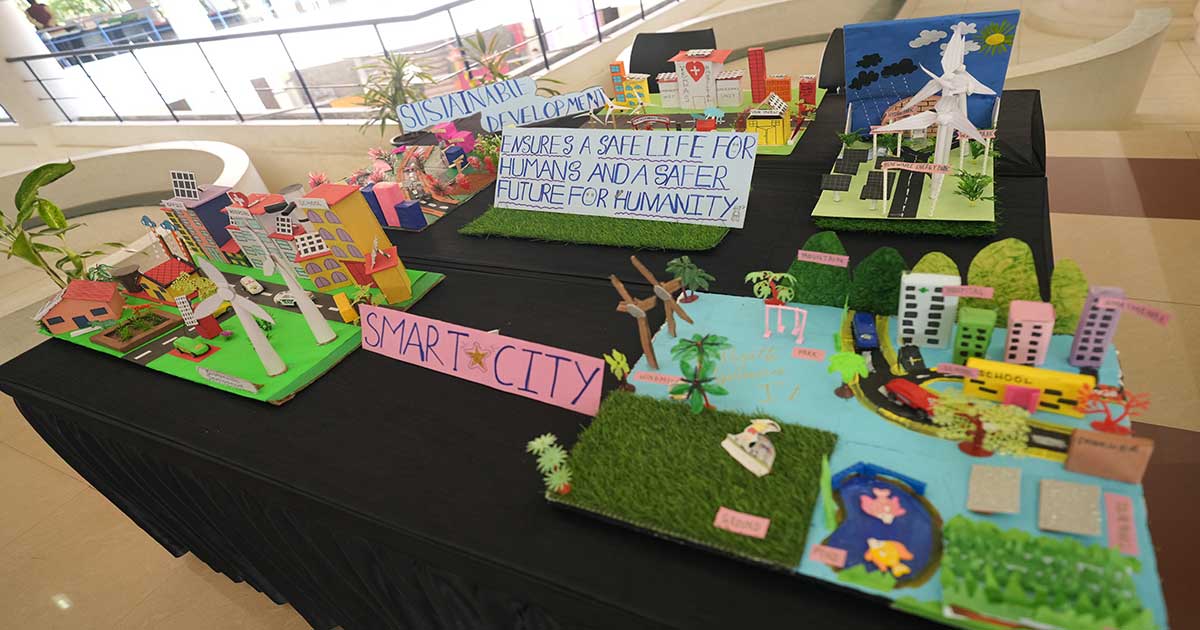 Models showcasing Smart City concepts and sustainable development at Afflatus 2023.